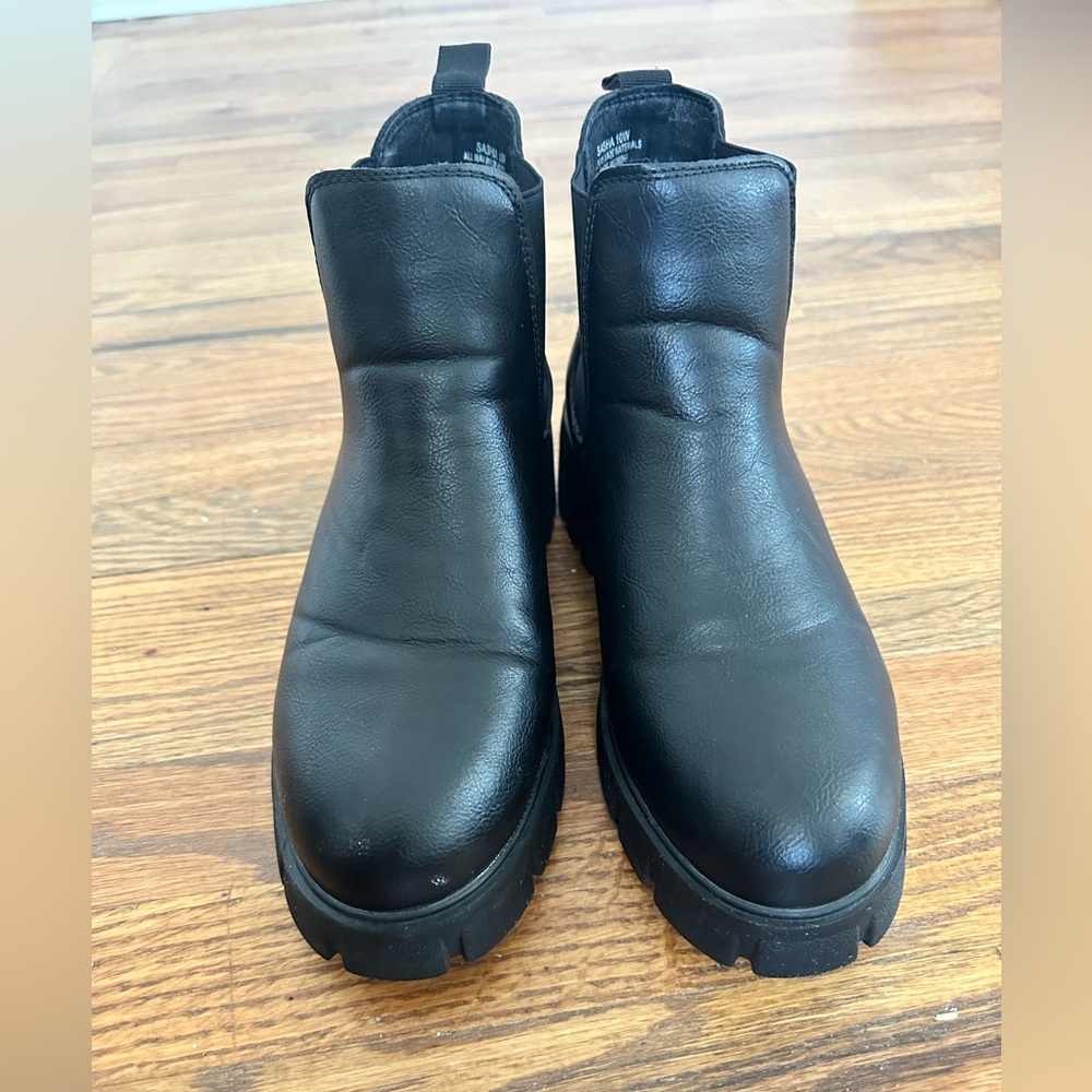 Cushionaire Chelsea Boots